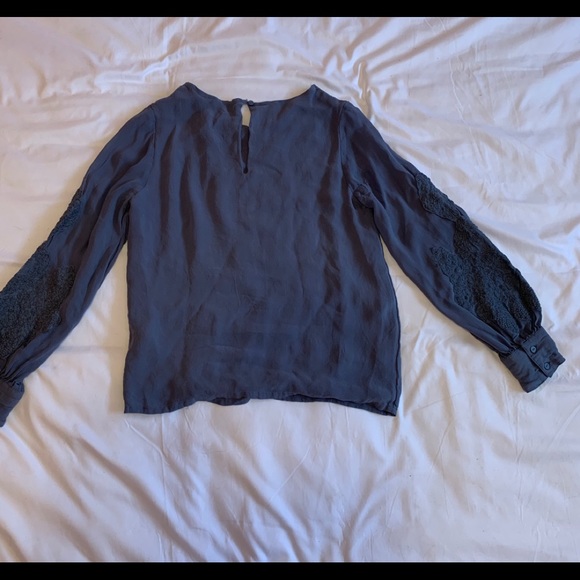 blouse - Picture 2 of 3